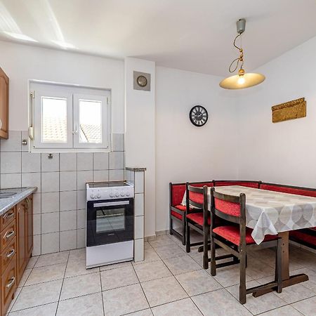 Private Accommodation Stara Baška Kültér fotó