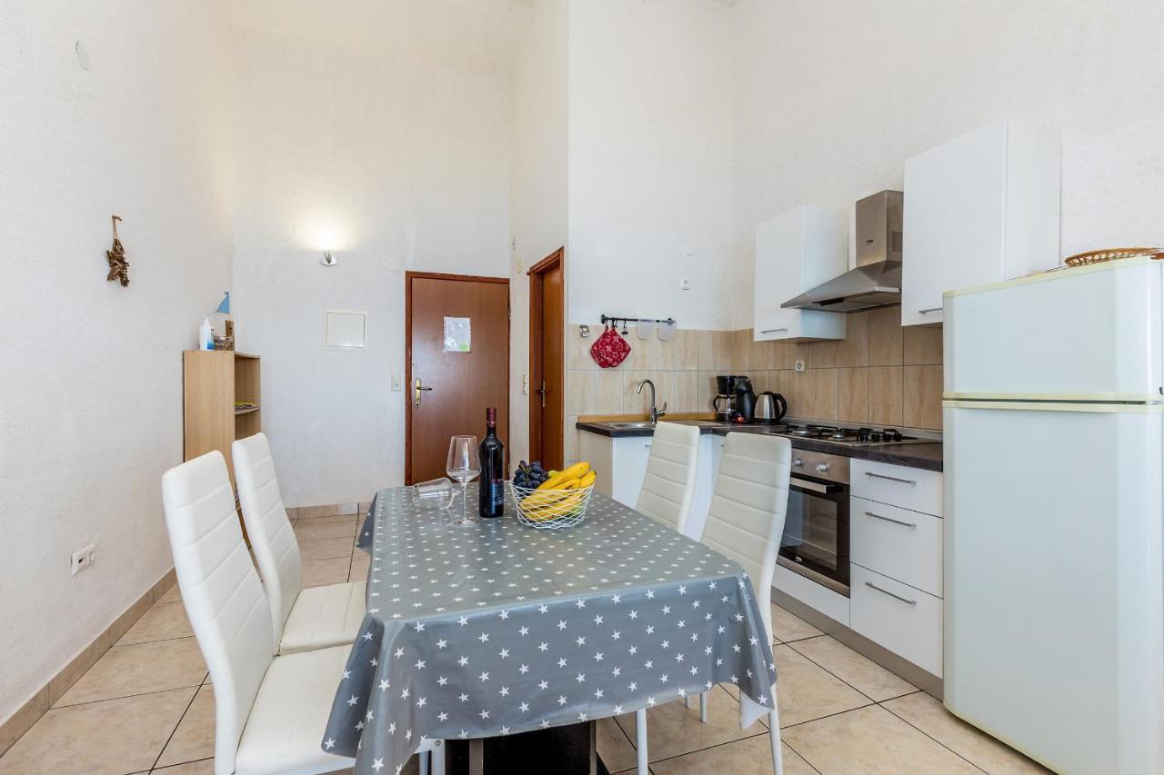 Private Accommodation Stara Baška Kültér fotó