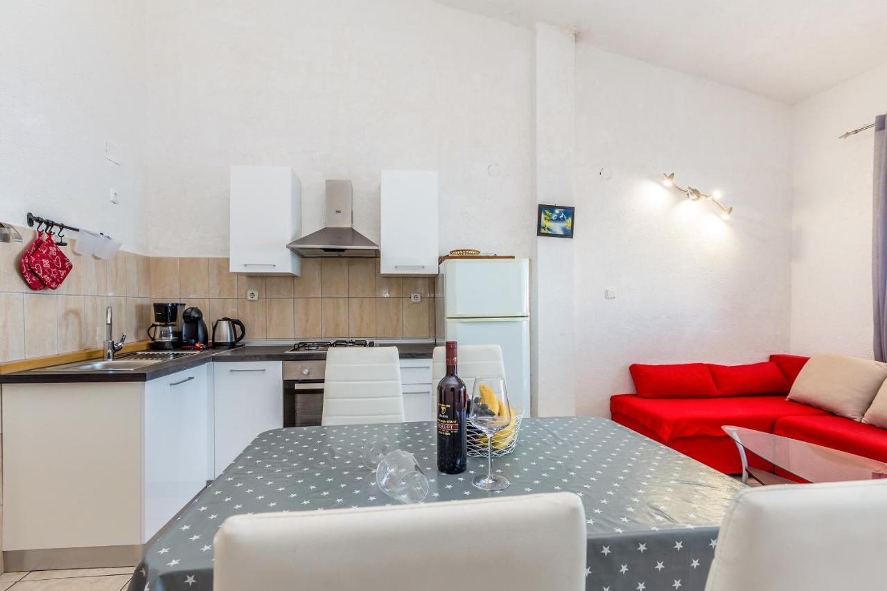 Private Accommodation Stara Baška Kültér fotó