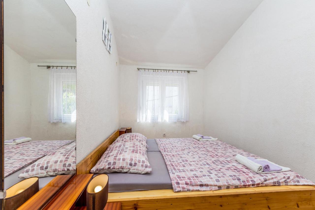 Private Accommodation Stara Baška Kültér fotó