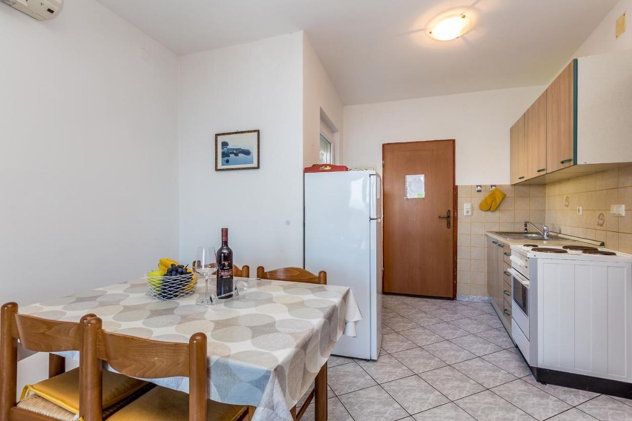 Private Accommodation Stara Baška Kültér fotó