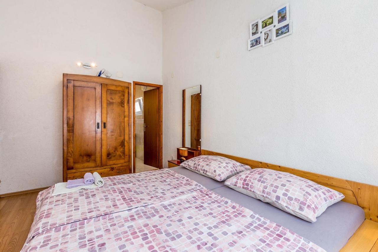 Private Accommodation Stara Baška Kültér fotó