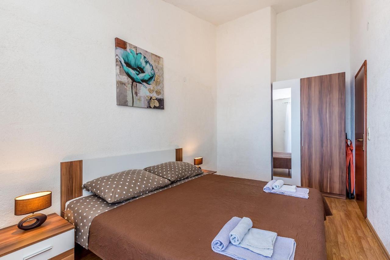 Private Accommodation Stara Baška Kültér fotó